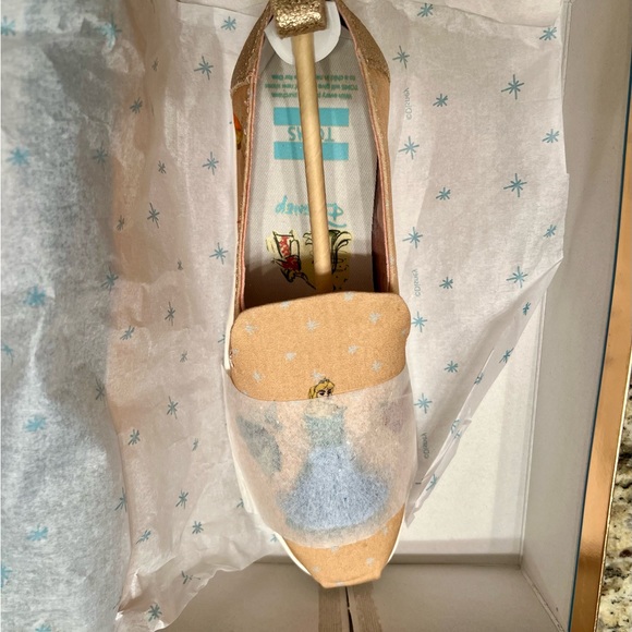 NIB SLEEPING BEAUTY - SIZE 7 - Picture 5 of 8